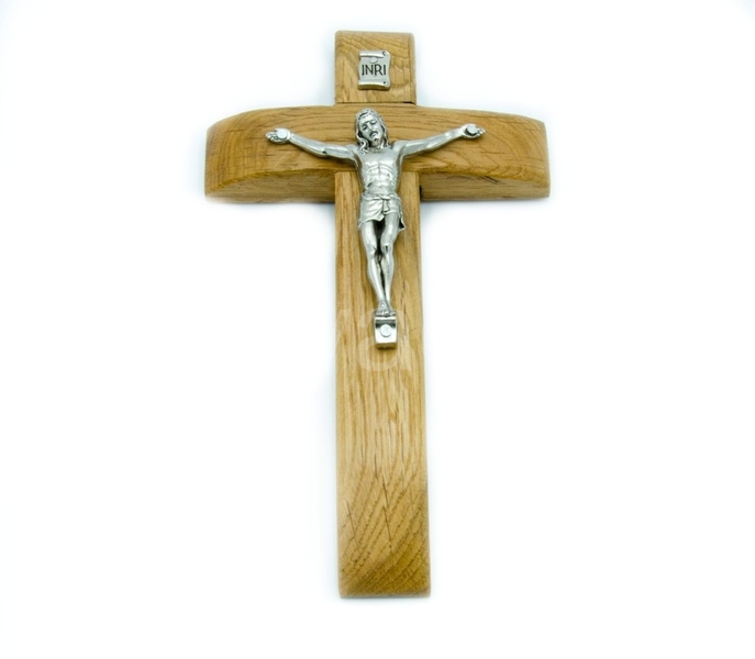 Dubový kříž s kristem